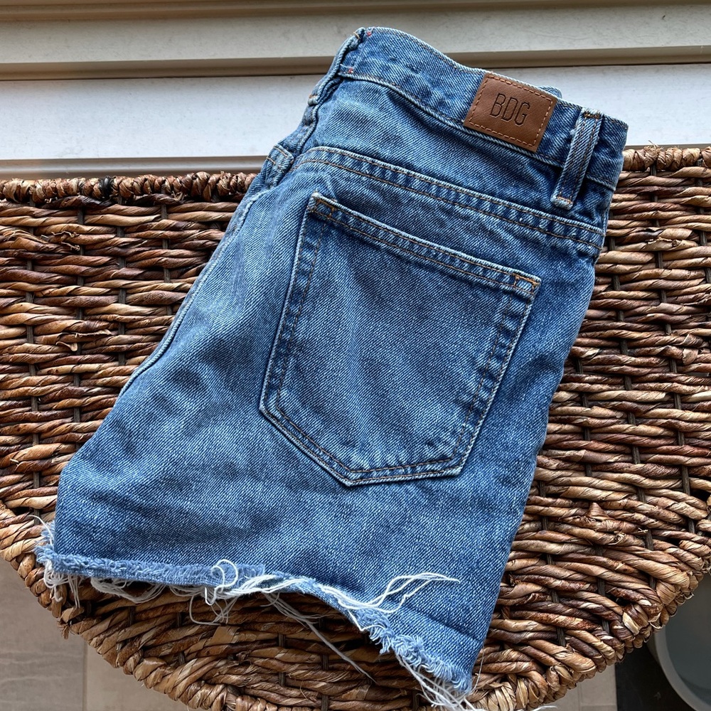 BDG -urban outfitters girlfriend high rise shorts